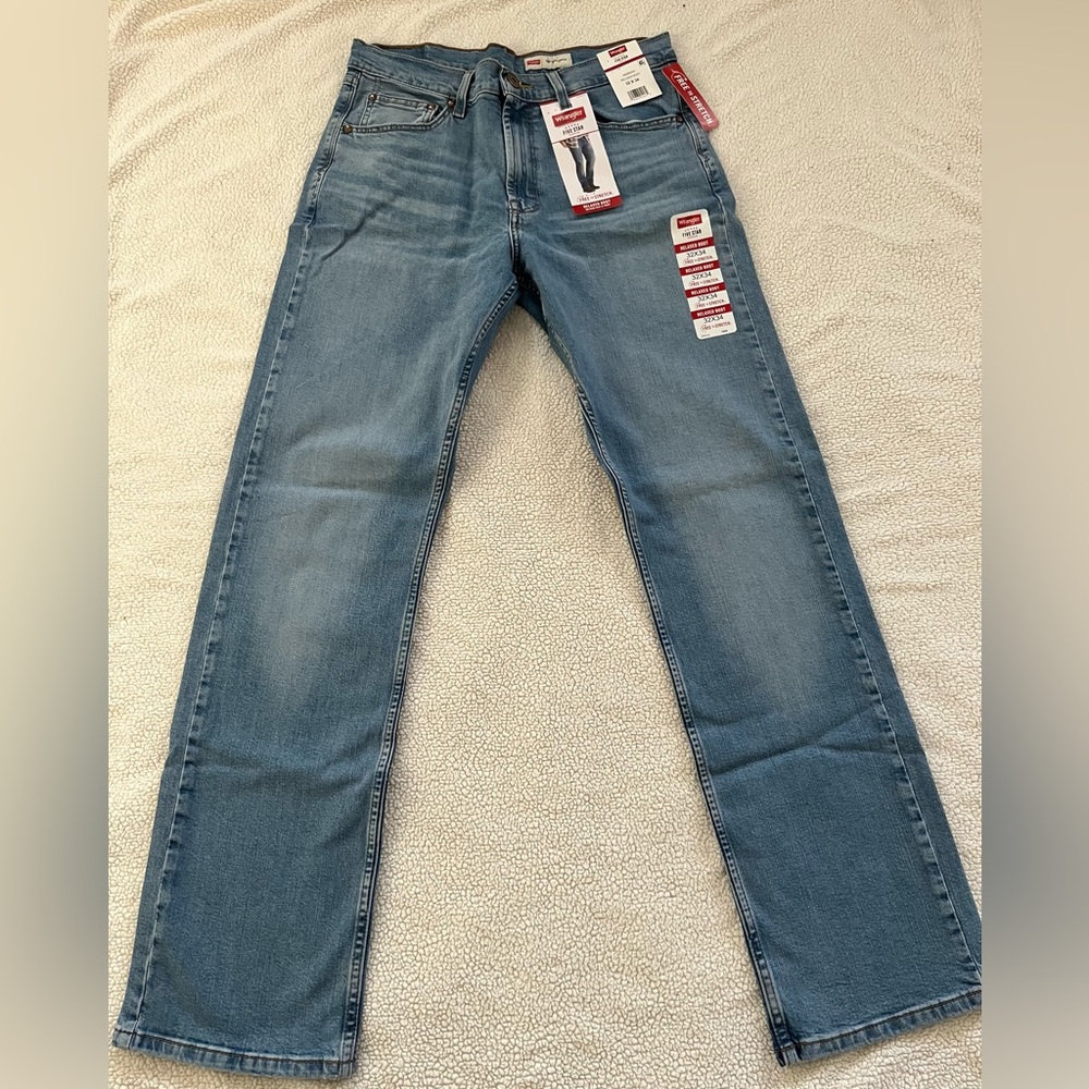 NWT Wrangler Men's Relaxed Fit Bootcut Jeans, Size 32x34